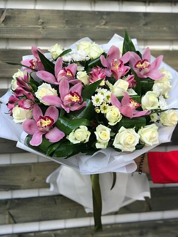 Букет цветов из: Розы и Хризантемы в Радовицкий