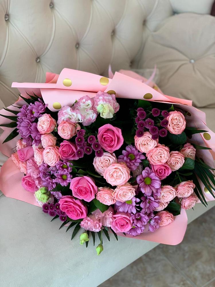 Букет цветов из: Хризантемы, Розы и Лизиантусы в Радовицкий