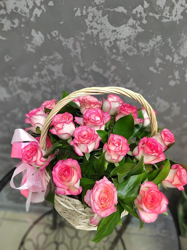 Цветочная композиция из Розы в корзине в Радовицкий