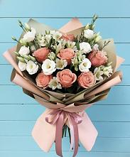 Букет цветов из:  Розы, Альстромерии и Лизиантусы в Радовицкий