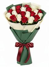 Букет Микс из красных и белых роз в Радовицкий
