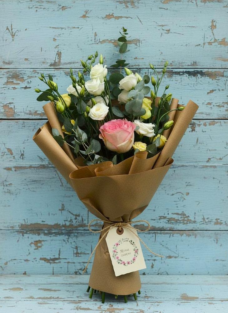 Букет цветов из: Розы и Лизиантусы в Радовицкий