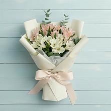 Букет цветов из:  Альстромерии в Радовицкий