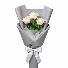 Букет 3 белые розы в Радовицкий