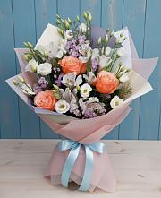 Букет цветов из:  Лизиантусы, Розы, Альстромерии и Гипсофила в Радовицкий