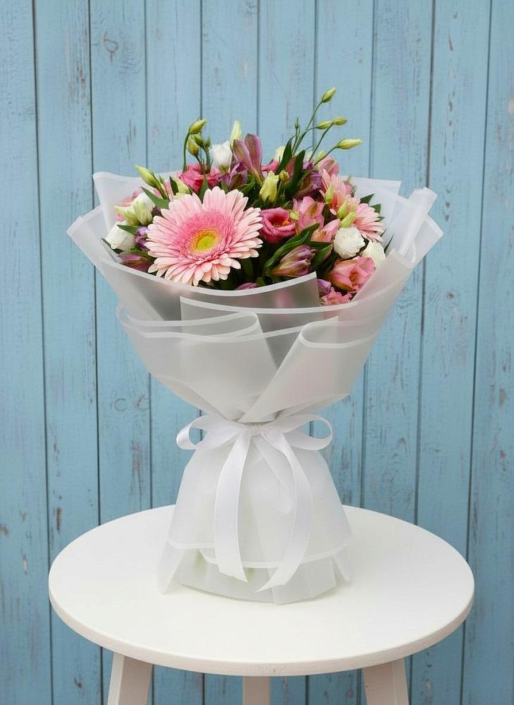 Букет цветов из: Герберы, Альстромерии и Лизиантусы в Радовицкий