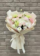 Букет цветов из:  Гвоздики, Розы, Лизиантусы и Хризантемы #REPLACE_PRED# Радовицкий