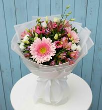 Букет цветов из:  Герберы, Альстромерии и Лизиантусы #REPLACE_PRED# Радовицкий