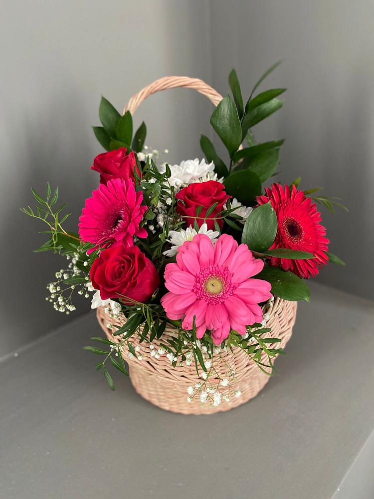 Цветочная композиция из Розы, Хризантемы и Герберы в корзине в Радовицкий