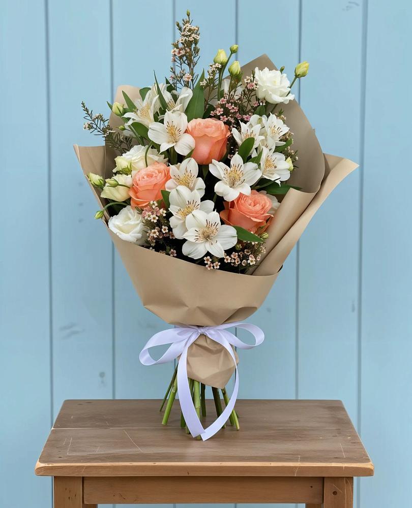 Букет цветов из: Альстромерии, Лизиантусы, Розы и Хризантемы в Радовицкий